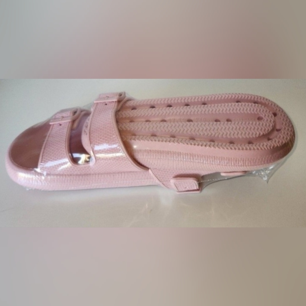 Women's Dual-Buckle Pillow Slippers Size 7.5 - Picture 5 of 5